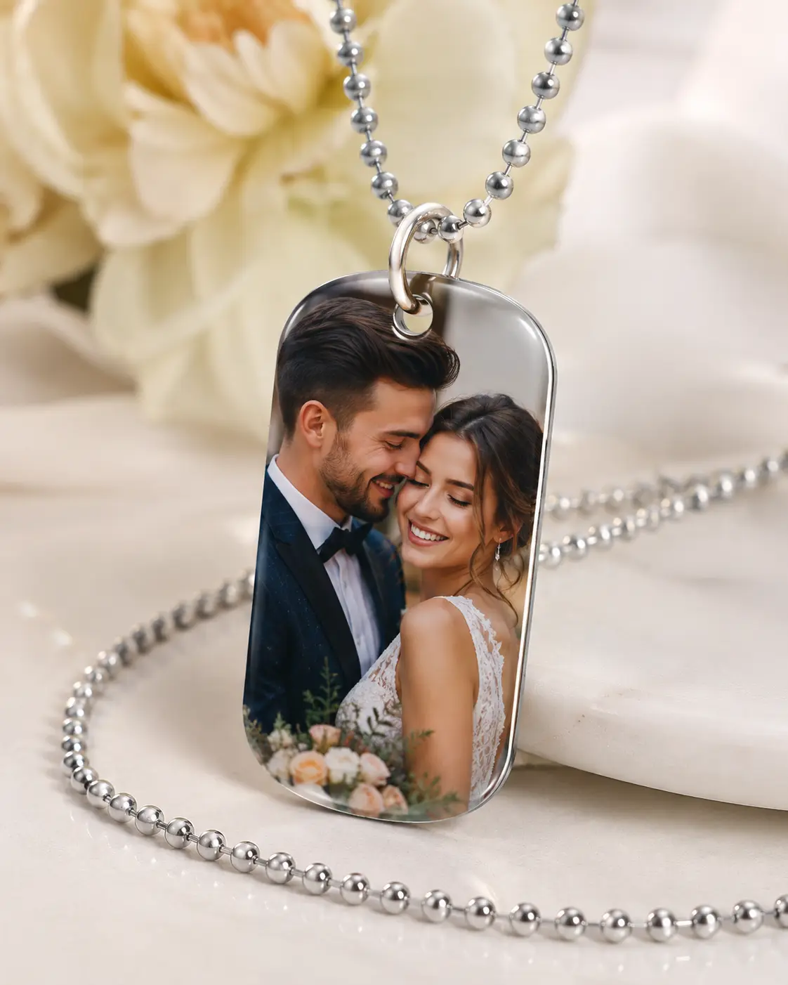 Medallón rectangular personalizado con la fotografía de una pareja